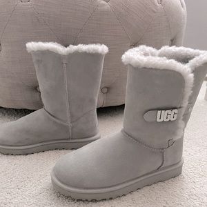 UGG Bailey Classic Metal Graphic Seal Grey Suede Boots